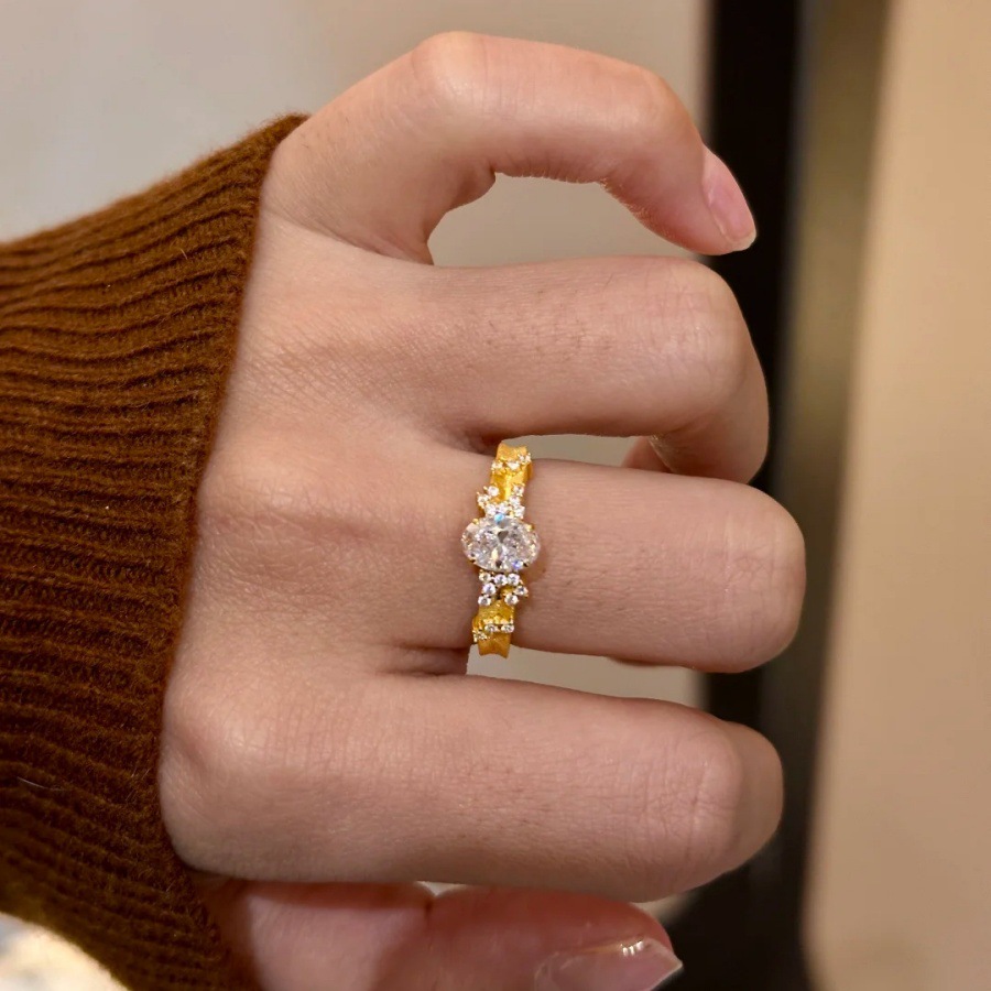 Vintage brushed pigeon egg zircon ring for women, with a retro, light luxury and high-end feel, unique niche design, and an open ring trend details Picture