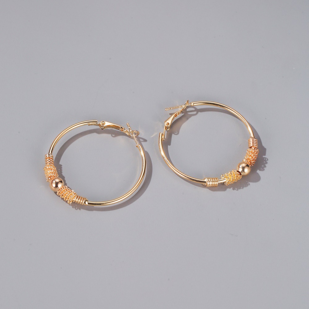 Korean-style design wrapped beaded earrings, Hong Kong-style simple geometric hollowed-out circle earrings and ear buckle accessories Application Scenario