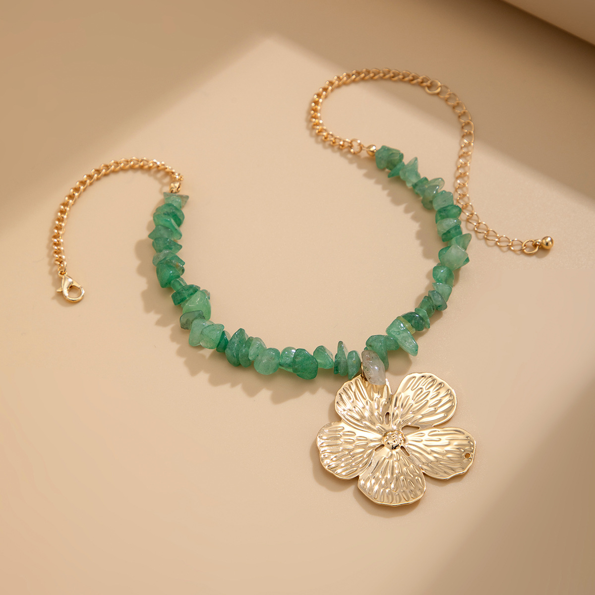 European and American cross-border jewelry, Bohemian crushed stone line beaded necklace, retro five-petal flower pendant collarbone chain Application Scenario