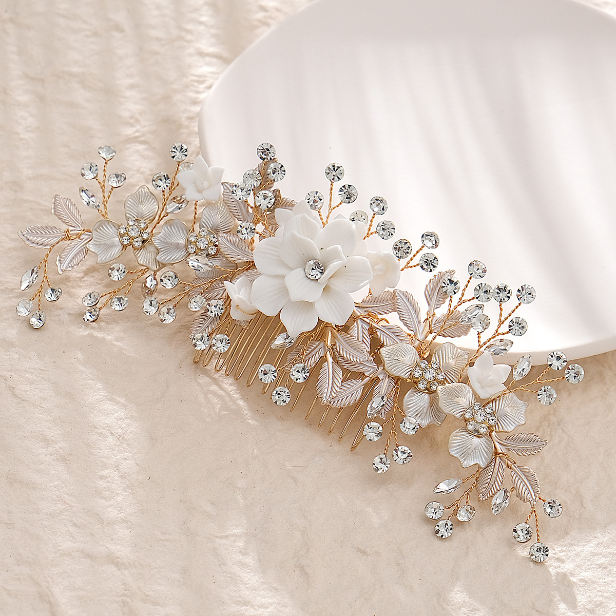 European and American style headwear, soft clay flower handcrafted hair comb, beautiful thin-coated alloy hair accessory, bride's veil, updo and comb details Picture