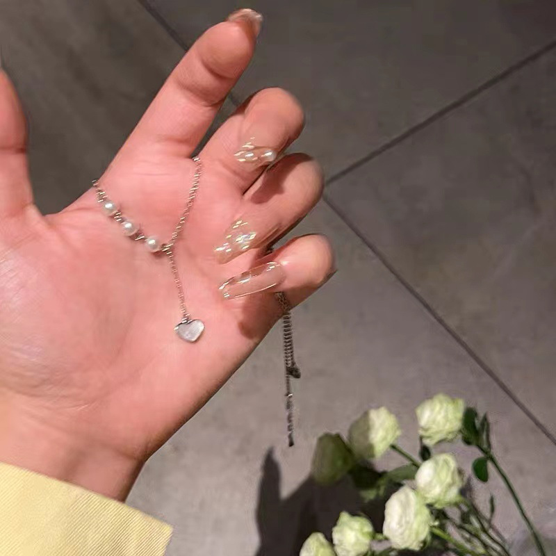 Shell heart pearl spliced necklace for women's summer, light luxury, niche, sweet and cool design collarbone chain, elegant neck chain Application Scenario