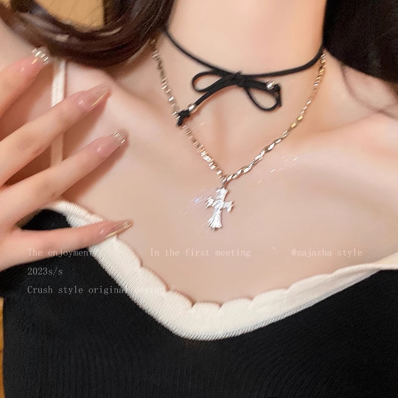Bow cross necklace, a light luxury and niche design accessory for women, with a cold and fashionable style and a hot girl collarbone chain details Picture