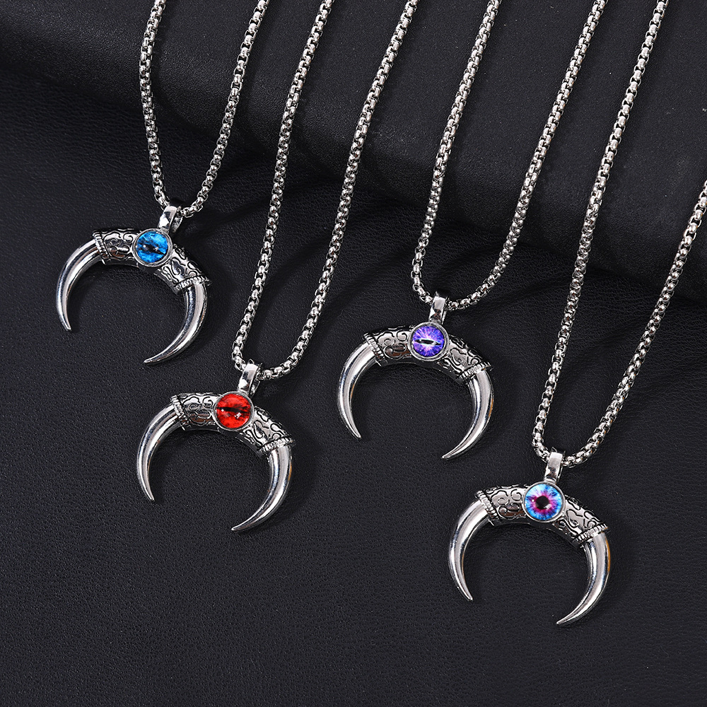Crescent eye titanium steel necklace pendant, moon horn personalized neckchain, hip-hop student normal chain accessories wholesale full figure