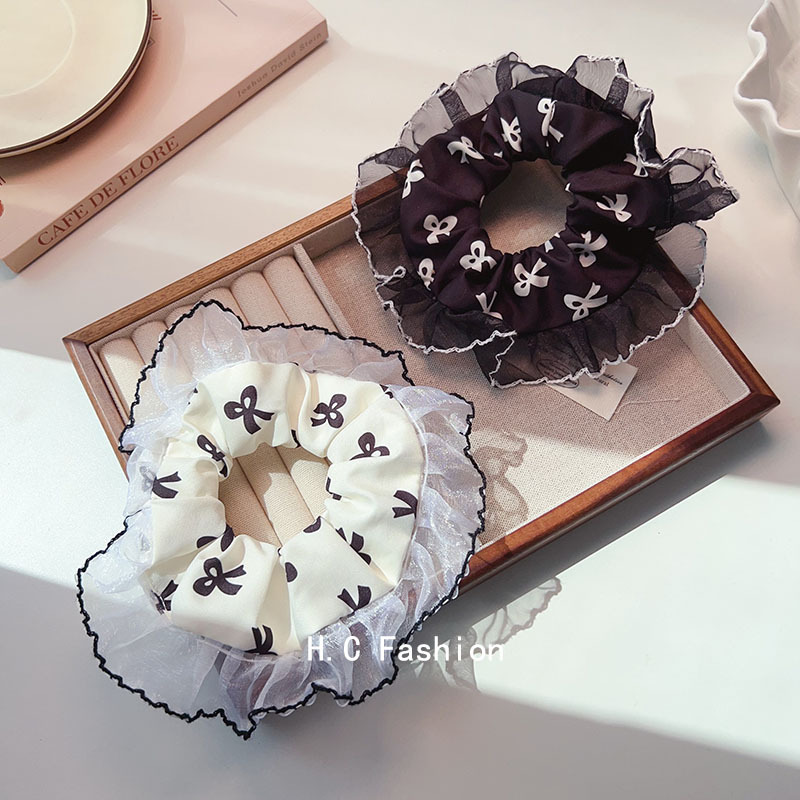 Sweet black and white large intestine hair band, bow skirt hem, lace headband, girlish ponytail, hair band, hair accessory Application Scenario