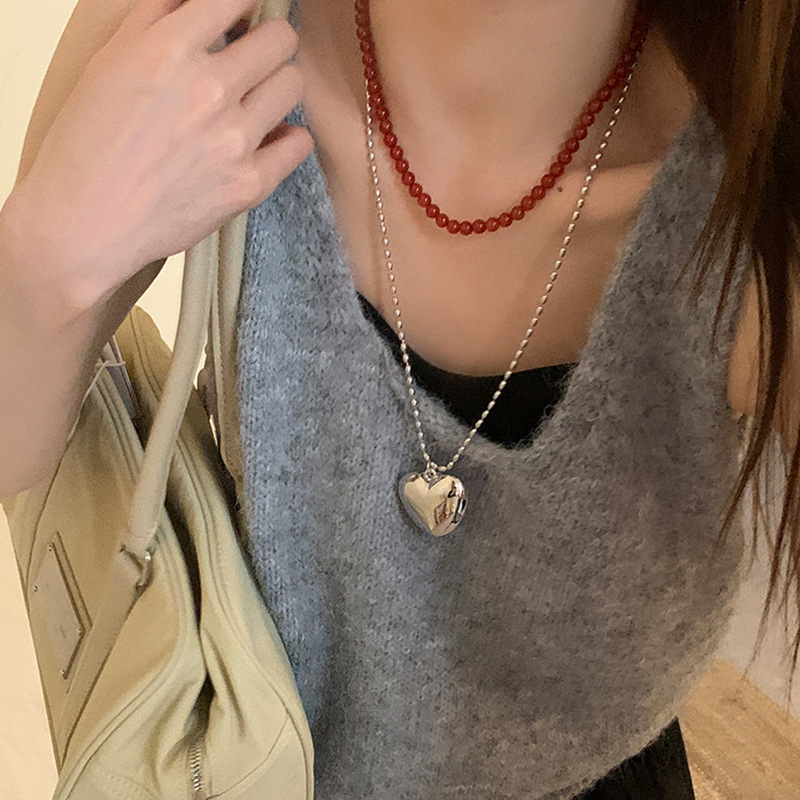 Korean niche exaggerated large heart metal long necklace, women's light luxury simple and versatile neckchain collarbone chain full figure