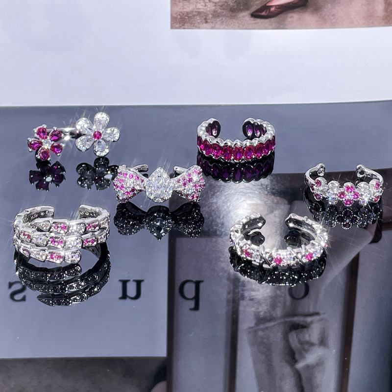 The new cool and dazzling rose red bow flower ring with a unique opening snake-shaped ring is a trendy index finger ring from ins Application Scenario