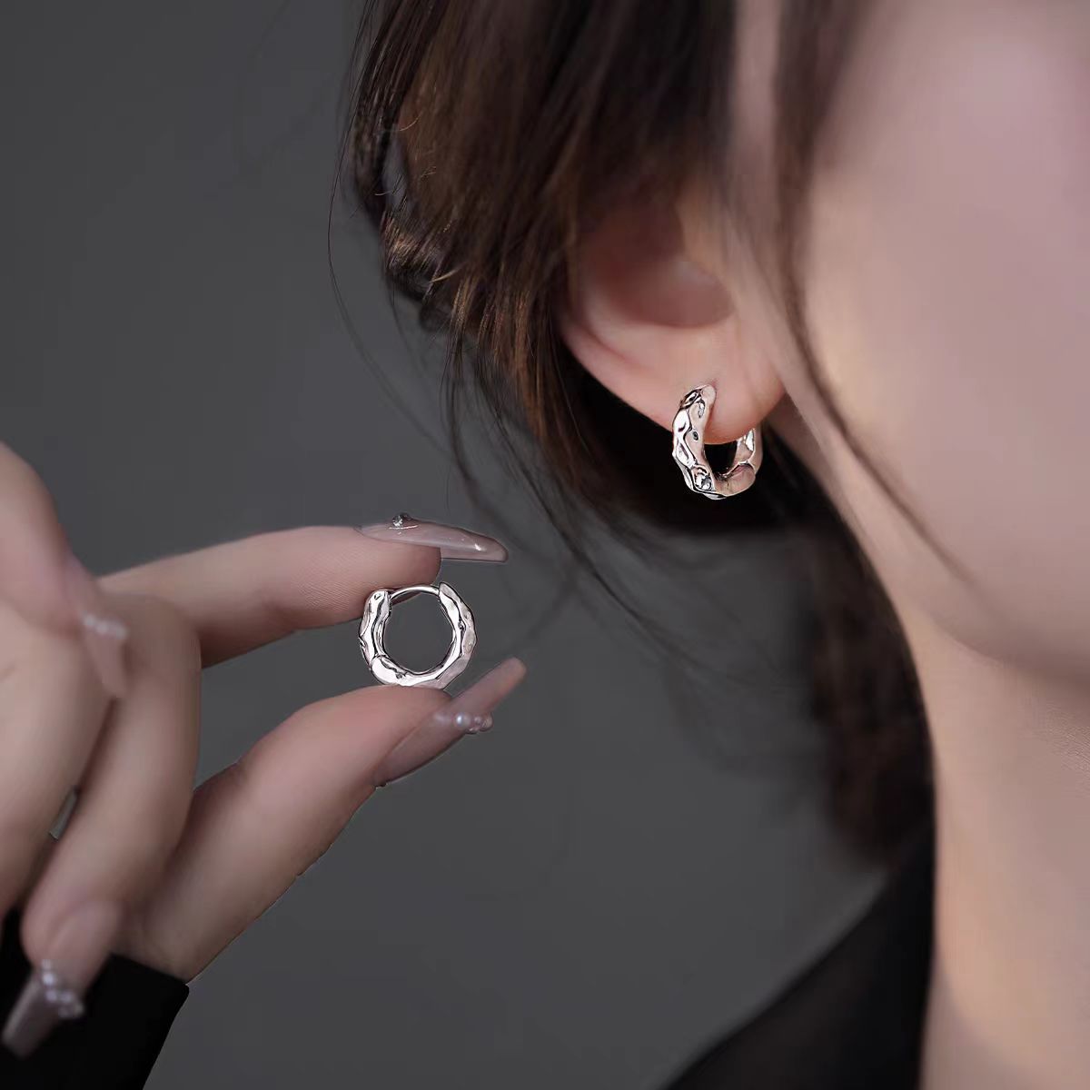 European and American metal texture ear studs, high-quality ear rims, simple and cold style, high-end ear buckles, niche design earrings, trendy for women Specification drawing