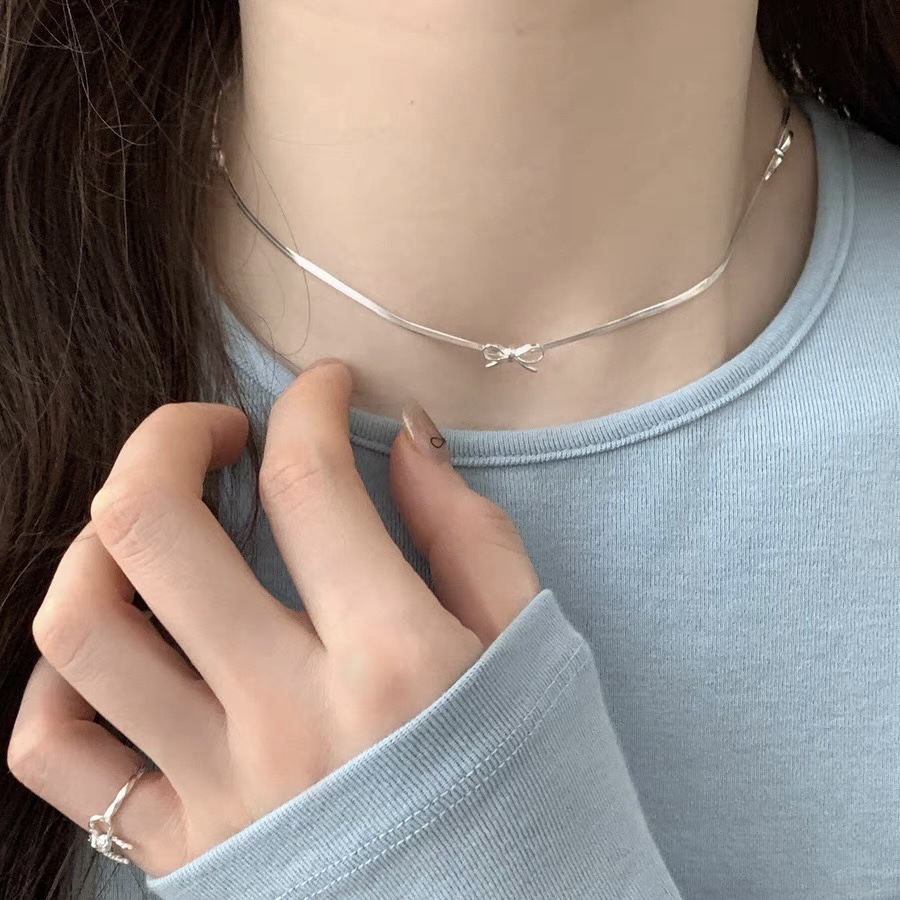 Minimalist silver bow snake bone chain necklace for women, light luxury and niche style, versatile and elegant, wholesale collarbone chain details Picture