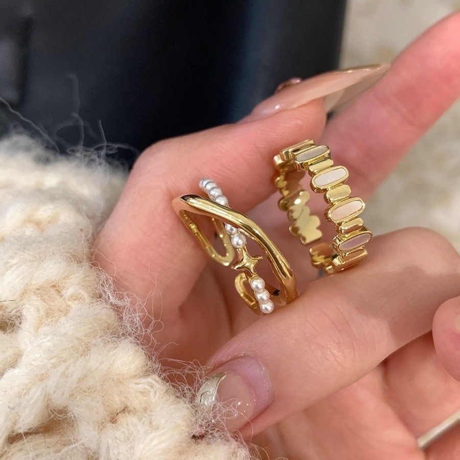 High-end pearl and mother-of-pearl double-layer cross ring, a niche design for women's spring and summer index finger ring, light luxury and versatile ring trend Application Scenario