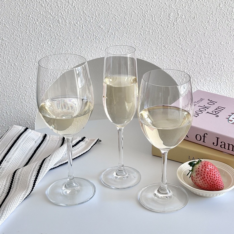 European-style light luxury high-appearance-level red wine glasses, household crystal material tall glasses, wine glasses, champagne glasses, sweet wine glasses full figure