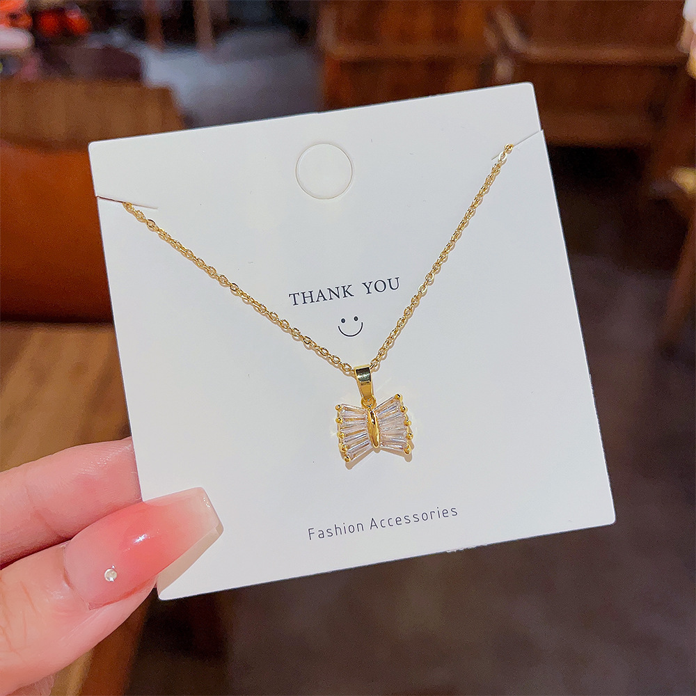 Niche design necklace, ins sweet and elegant bow titanium steel necklace, women's high-end feel, super dazzling light luxury collarbone chain Application Scenario