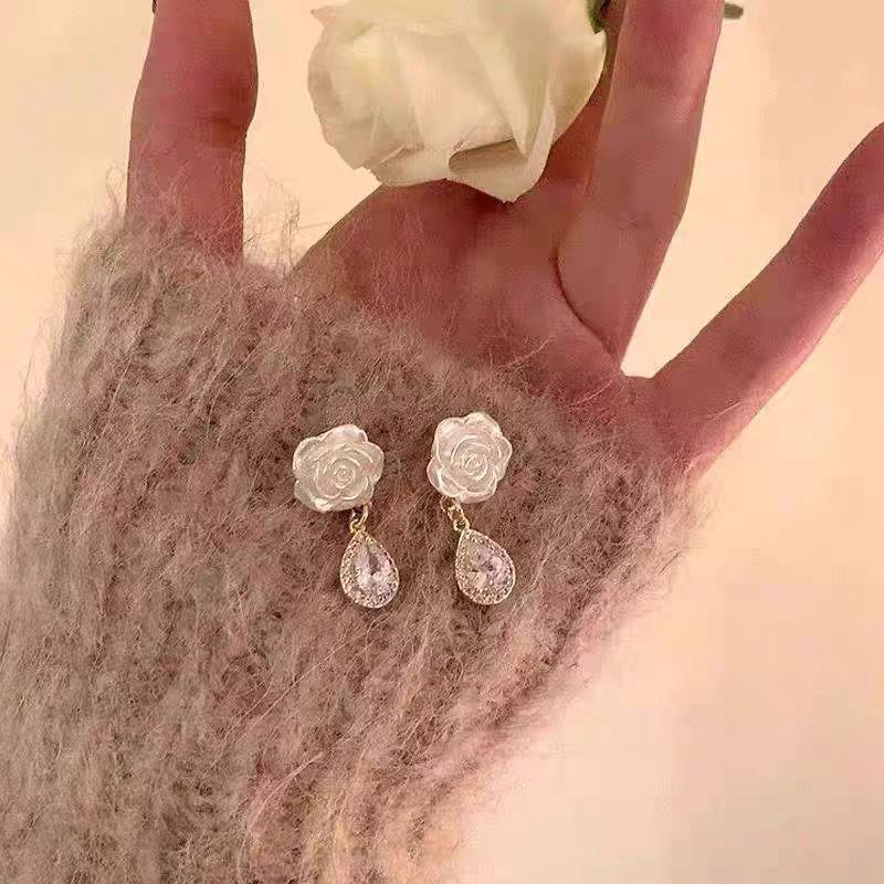Camellia earrings for women 2025 New bestsellers, light luxury and high-end style ear studs, sweet and versatile, trendy ins earrings Specification drawing