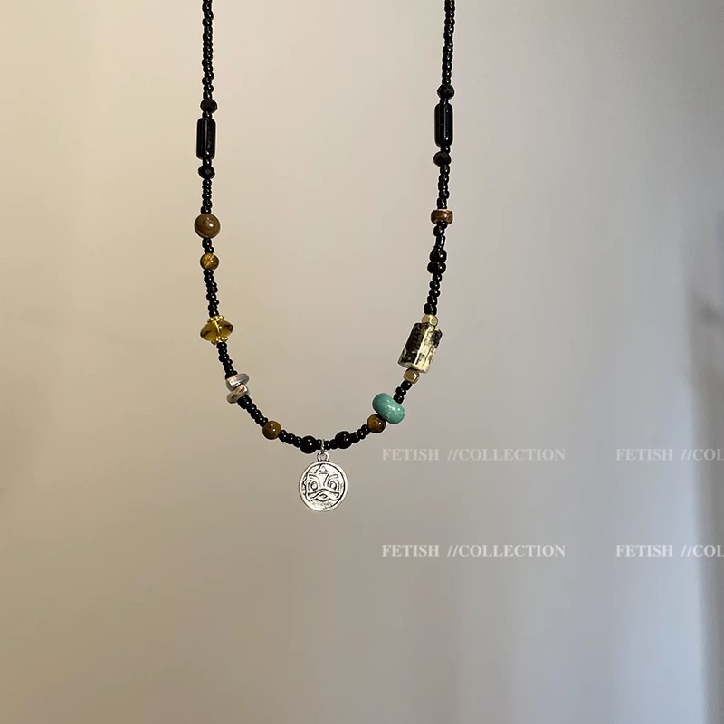 Retro auspicious cloud beaded necklace, light luxury and niche design, 2023 new style collarbone chain for girls Application Scenario