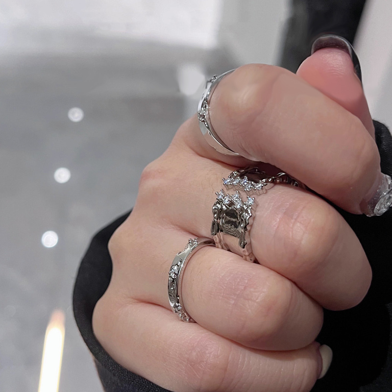 A niche design with an InS-style texture, simple zircon open ring, a unique, fashionable and cool combination ring for the index finger Specification drawing