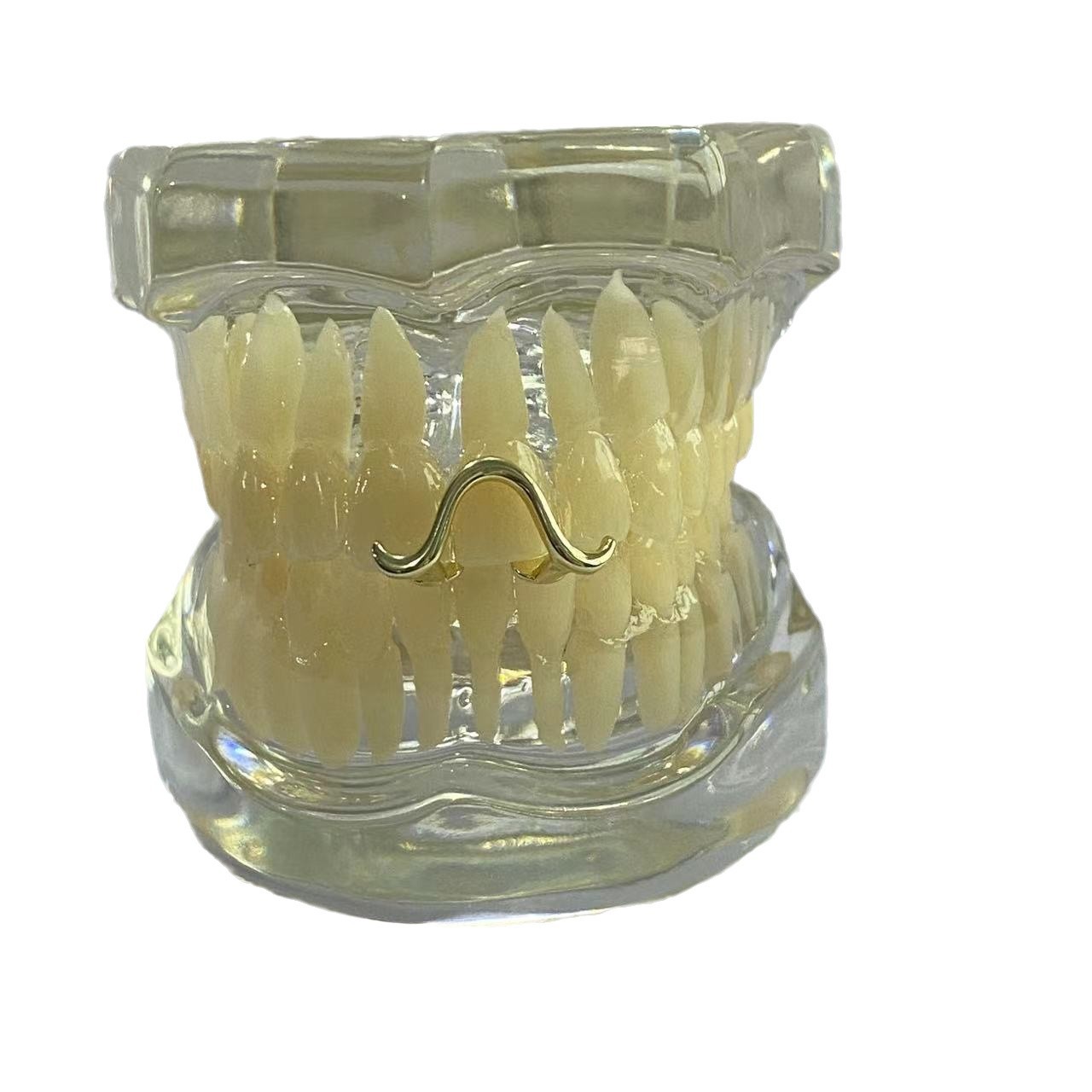 This is a niche design with a twisted wavy Mobius shape and polished zircon double braces for couples. It is suitable for both men and women Item Picture