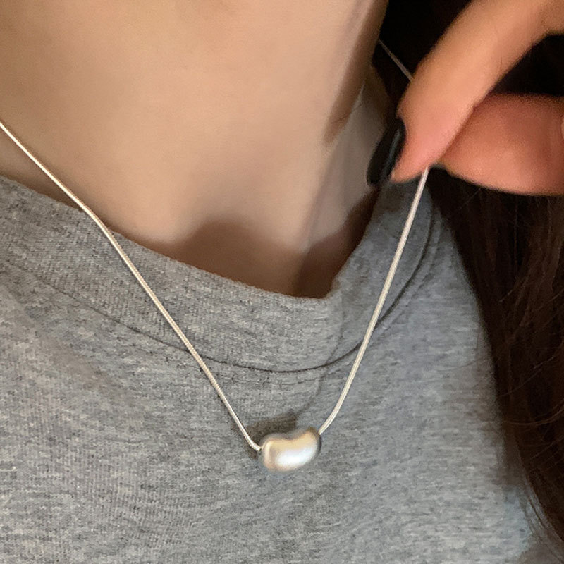 A niche and simple matte bean pendant necklace for women, a light luxury and fashionable style, a trendy and versatile necklace and sweater chain Specification drawing