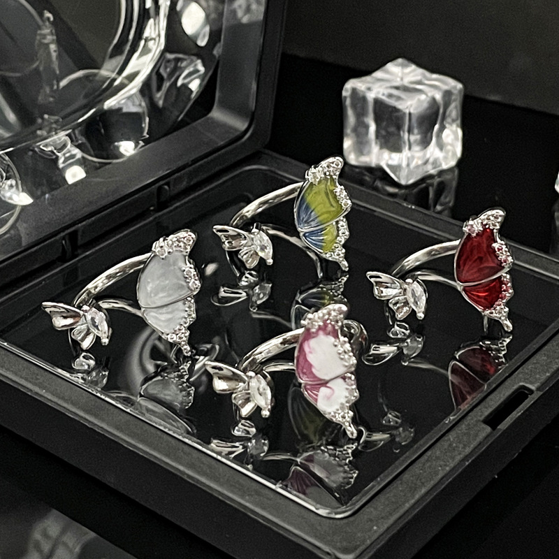 A new French sweet and cool butterfly drip glaze open ring for women's ins, with a cold style, light luxury and high-end elegance, is a sophisticated index ring Application Scenario