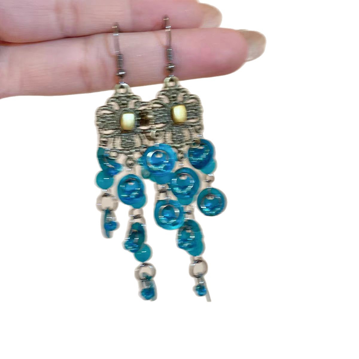 Exotic ethnic style colorful shell tassel earrings, Bohemian retro exaggerated style vacation stud earrings Item Picture
