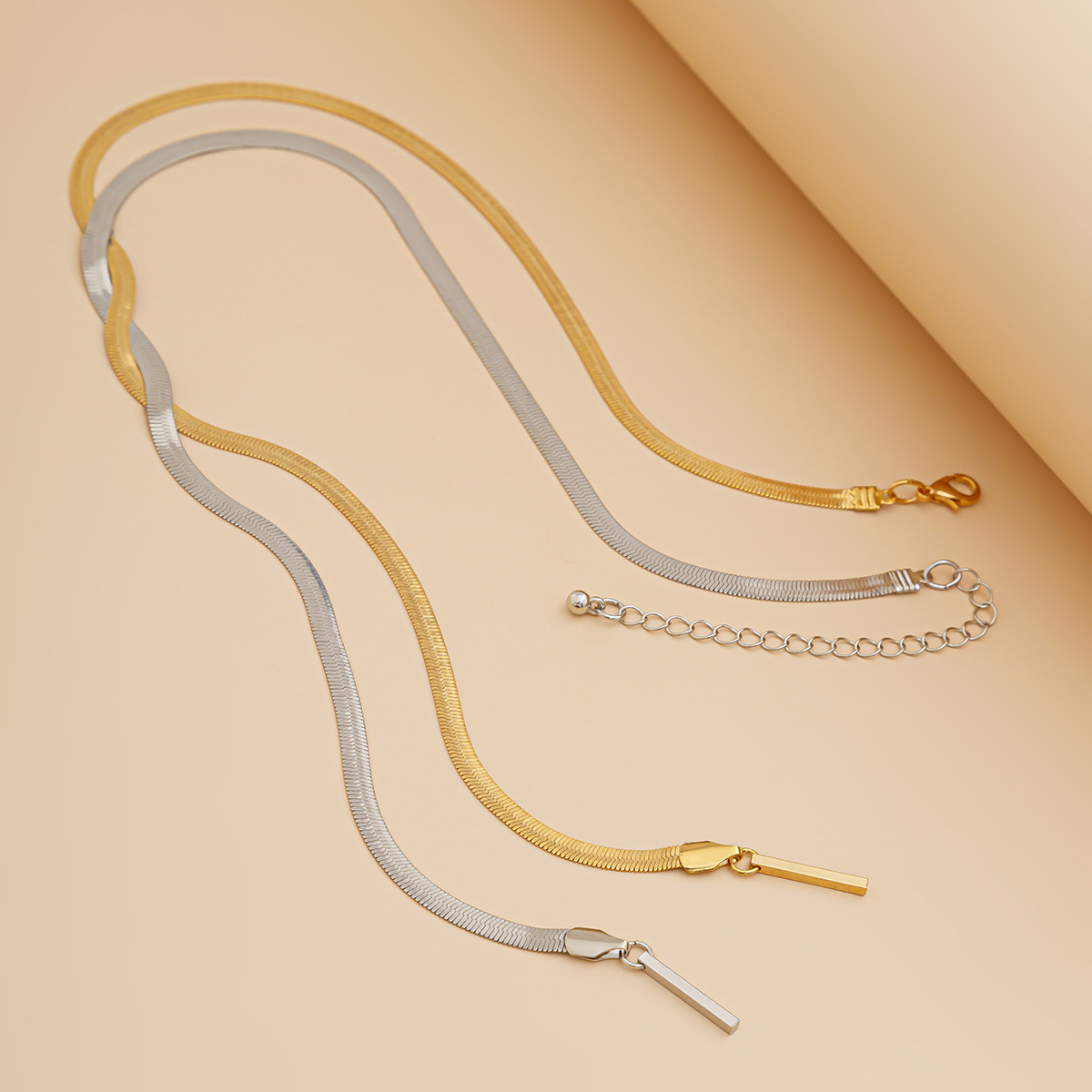 European and American cross-border jewelry, InS-style woven flat snake chain tassel necklace, cold style copper chain, geometric collarbone chain Application Scenario