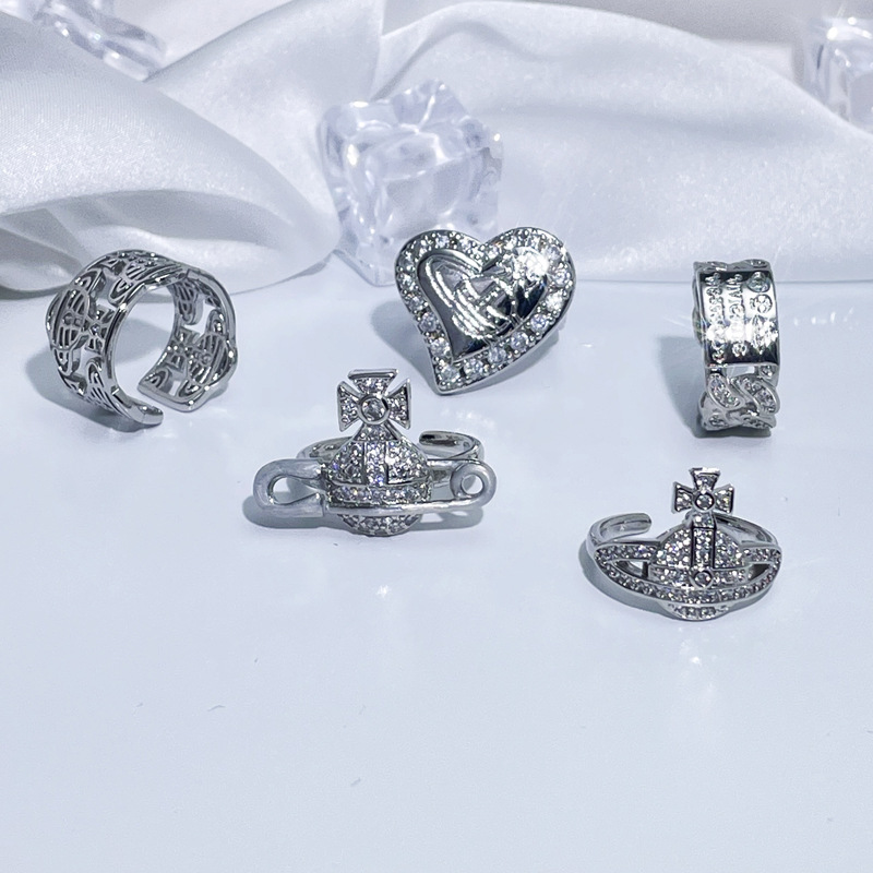 Saturn ring, a sweet and cool girl, a heart-shaped planet set, a fashionable open ring on Instagram, with a cold style, light luxury and high-end feel Application Scenario