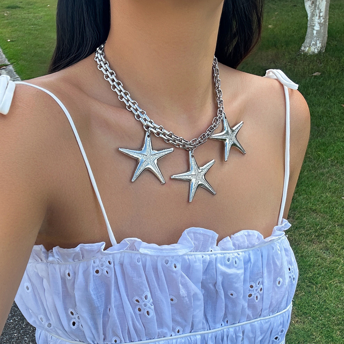 European and American cross-border jewelry, ins style, versatile hollowed-out heart-shaped necklace, five-pointed star alloy double-row collarbone chain details Picture