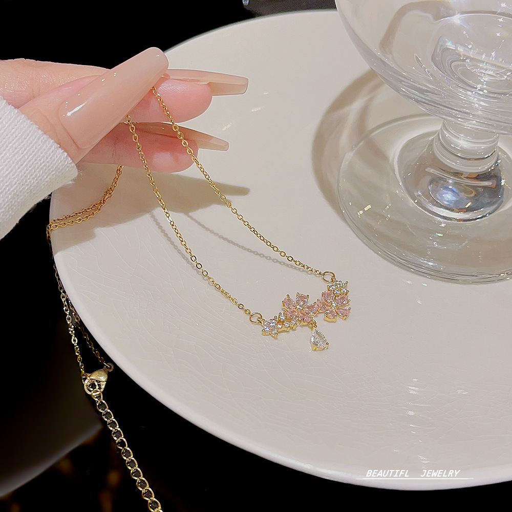 New gentle and fresh pink flower necklace that doesn't fade, light luxury collarbone chain, a versatile accessory for women's charm wholesale Specification drawing