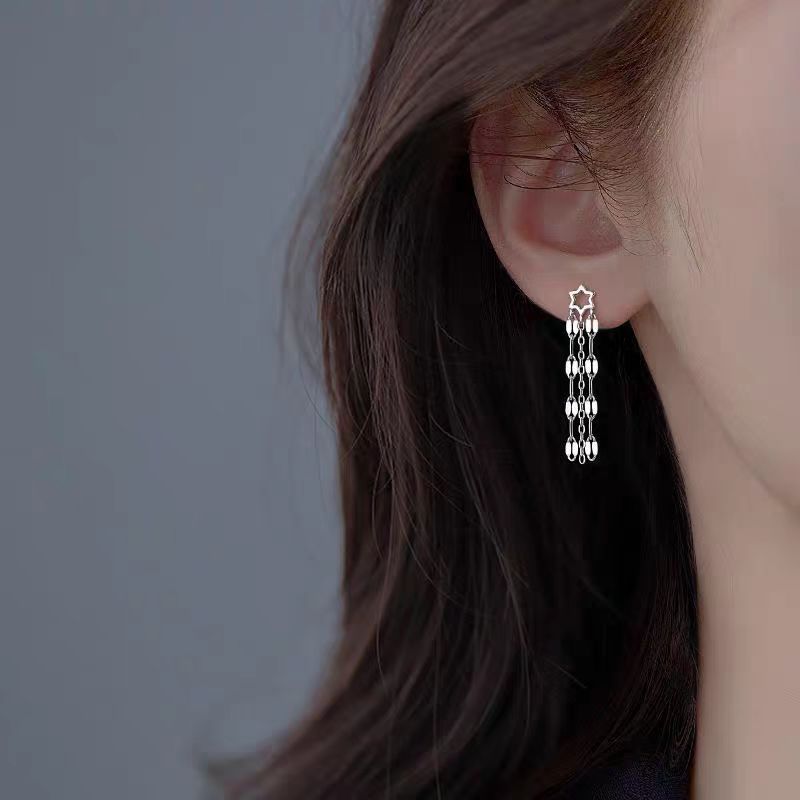 The star tassel earrings are a light luxury and niche design for women. The stud earrings exude a sense of sophistication and elegance. They are a new internet-famous style in 2025 details Picture