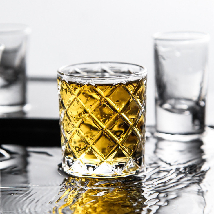 king carved white spirit household glass cups, small foreign wine cups, cups 2, two bullet cups, one sip cup, spirits cup full figure