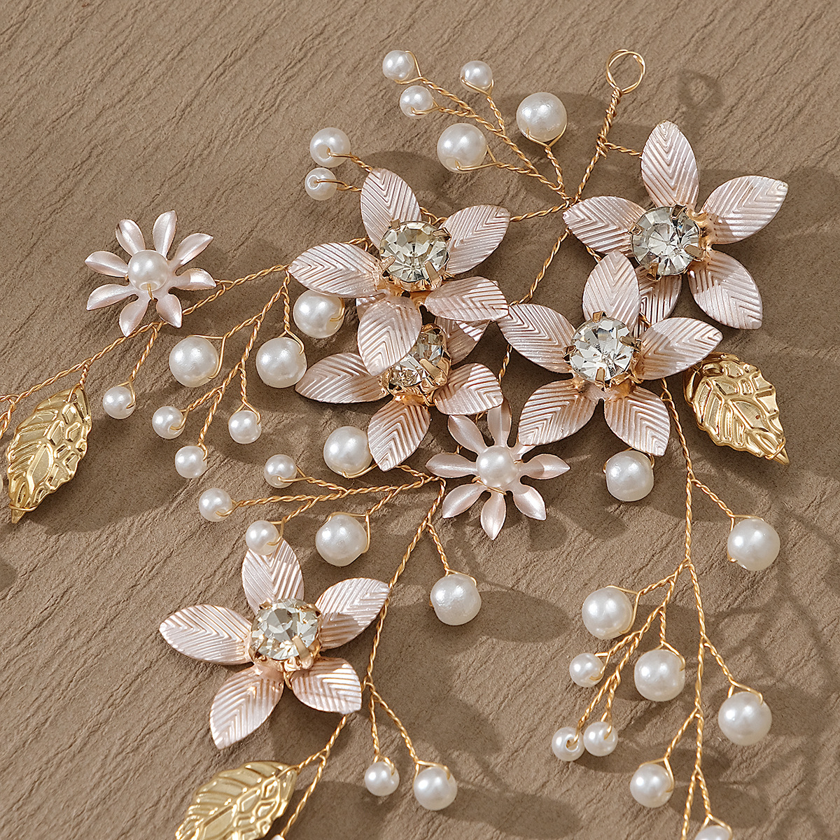Cross-border European and American flower pearl headbands, wedding dress headwear, retro bride accessories, hair accessories, alloy leaf headbands details Picture