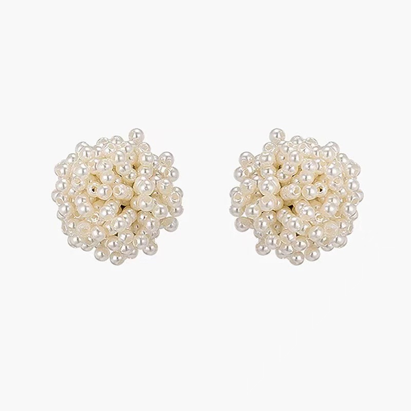 French-style high-end floral pearl stud earrings for women, a niche, light luxury, versatile and elegant style. Wholesale of the same style of earrings as Internet celebrities Item Picture