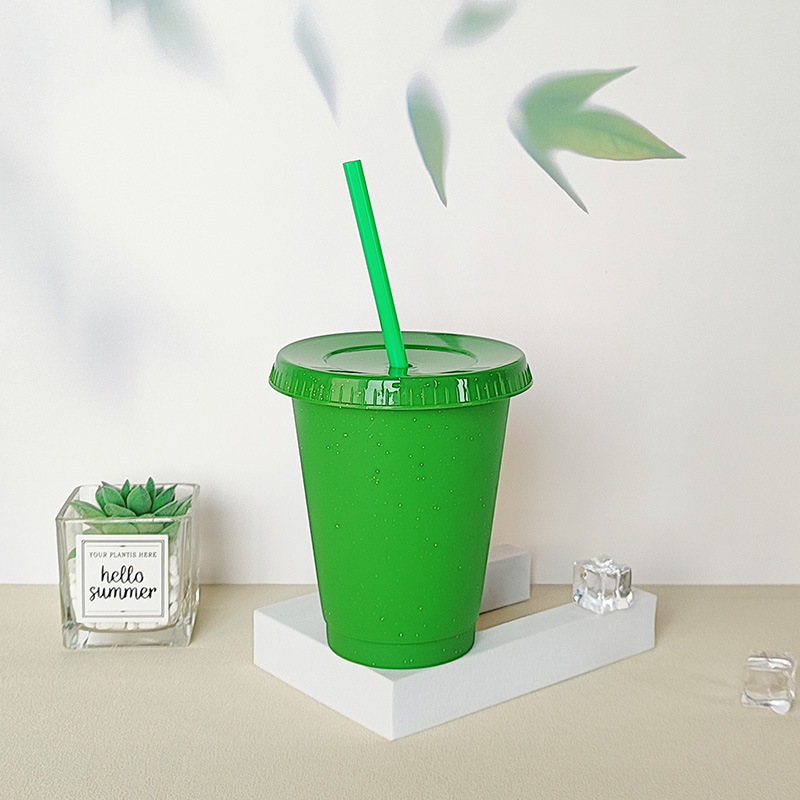 New plastic straw cups, small transparent beverage milk tea cups with LIDS, creative glitter cups, factory wholesale Application Scenario