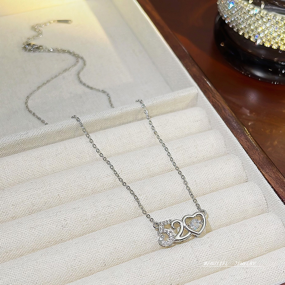 Romantic 520 necklace, woman's beating heart, niche collarbone chain, Valentine's Day gift accessory, elegant titanium steel collarbone chain Application Scenario