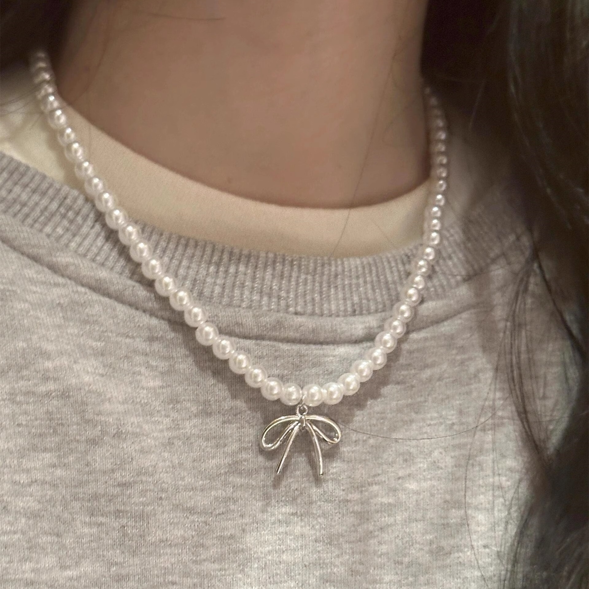 Light luxury and niche style, bow pendant, pearl necklace, women's retro elegance, versatile necklace, collarbone chain Specification drawing