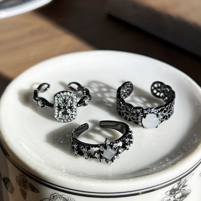 European and American fashion dark style iris cross micro-inlaid simple ring, gender-neutral style, cold personality style ring Application Scenario