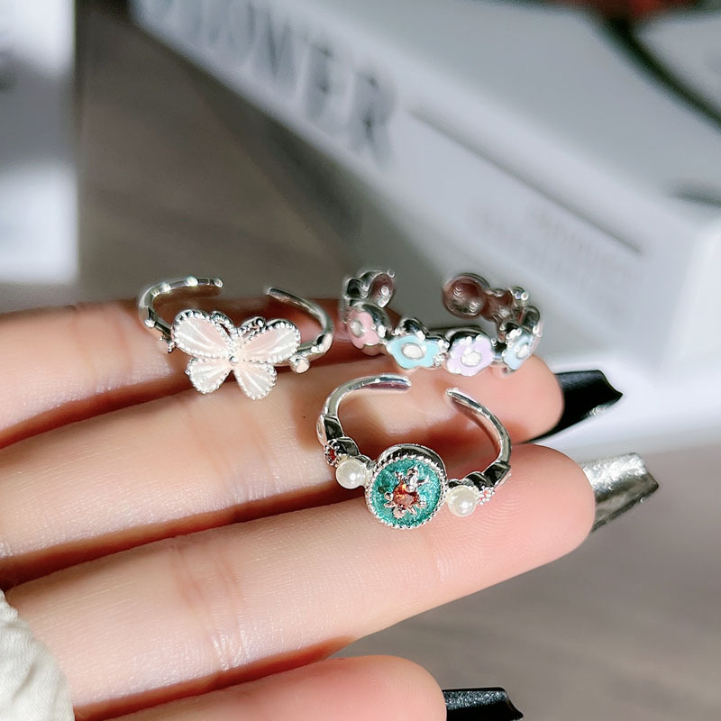 Korean style Instagram niche sweet and cool silver flower butterfly enamel fashion ring, a delicate and personalized design ring for women full figure