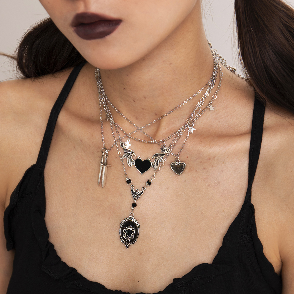 European and American cross-border jewelry, dark punk heart-shaped wing pendant necklace, sweet and cool creative sword-shaped Halloween necklace full figure