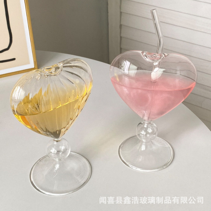 Ins-style modern heart-shaped cups, straw glass drinking cups, summer beverage juice cocktail cups, coffee cups Specification drawing
