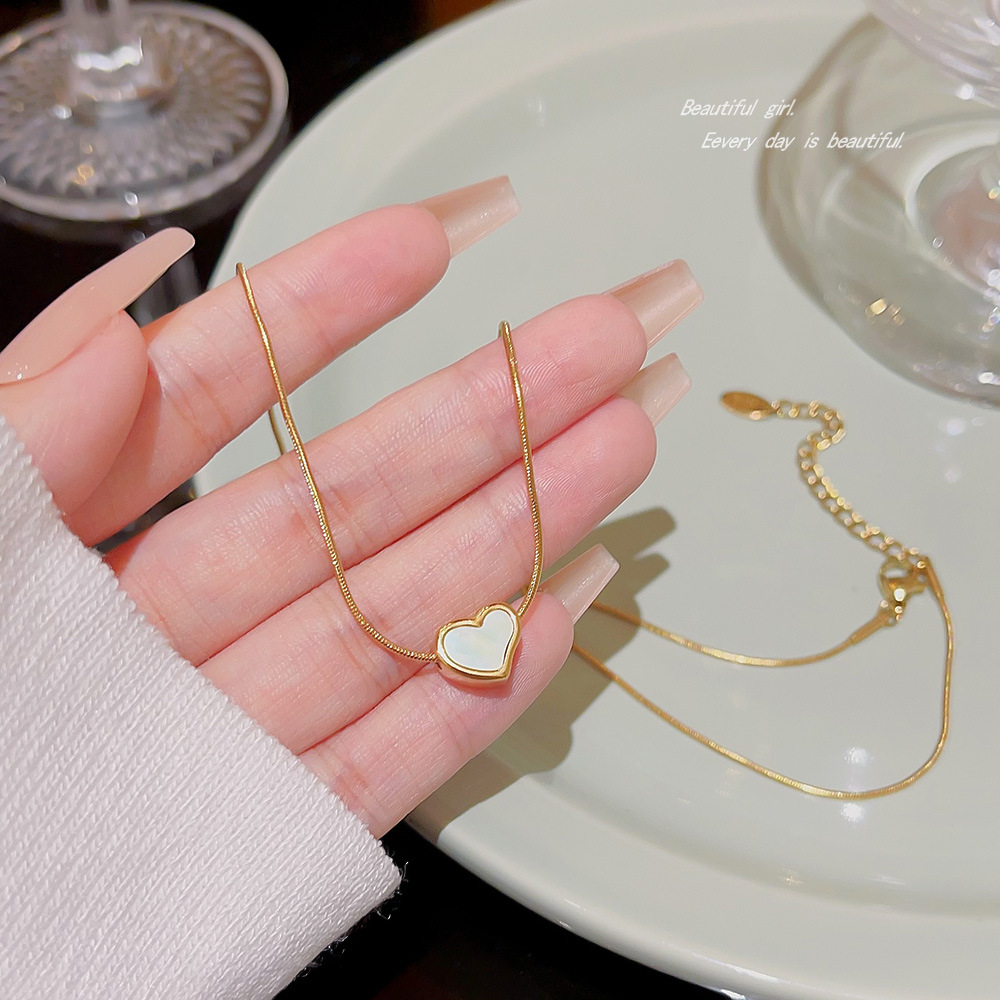 Non-fading titanium steel necklace, a unique design for women with a heart-shaped pendant, an Instagram cold style, a simple and elegant collarbone chain that is popular among Internet celebrities Specification drawing