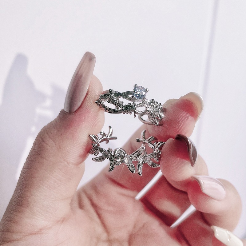 An irregular thorny zircon open ring with a niche design from Japan and South Korea, a fashionable, exquisite, individualistic and trendy index finger ring for women full figure