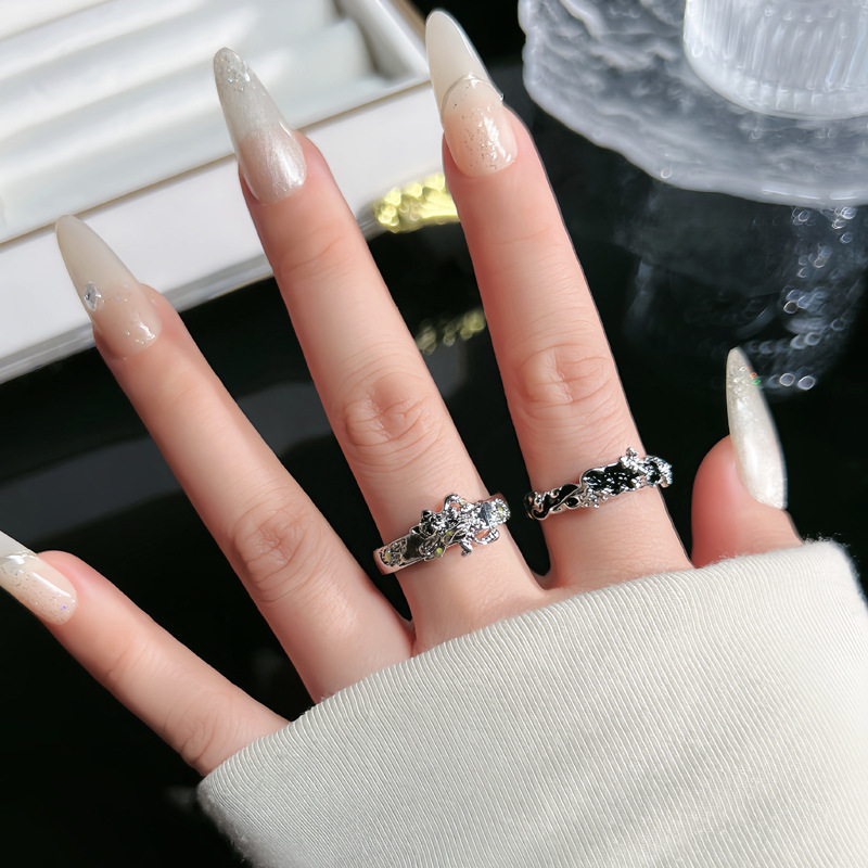 Simple and individual little cat drip glaze fashionable open ring for female students, a niche dark irregular texture punk ring details Picture