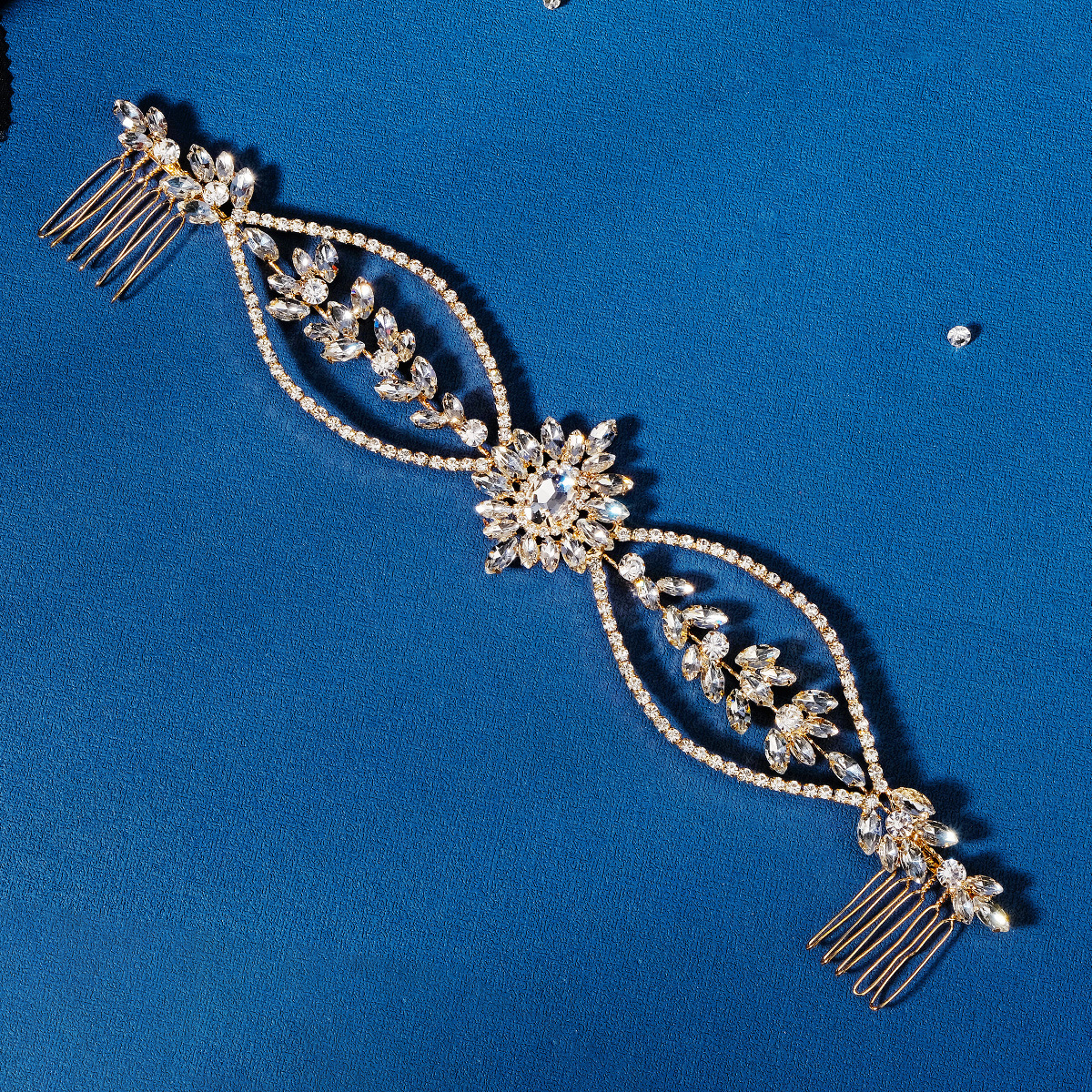 European and American bride wedding dress, evening gown, hair accessory, light luxury design sense, symmetrical crystal comb, exquisite and versatile, water diamond pair comb Specification drawing