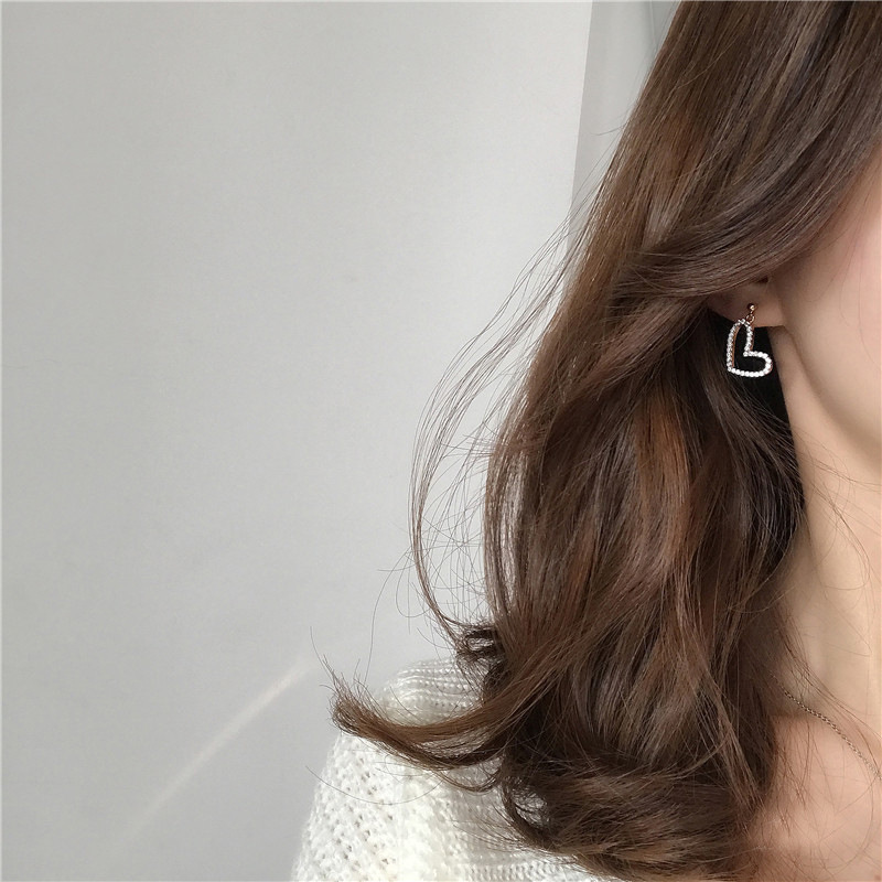 Handcrafted, fully diamond-shaped, girlish, heart-shaped stud earrings, Korean style, versatile, light luxury, exquisite golden bean ear clips and earrings Specification drawing