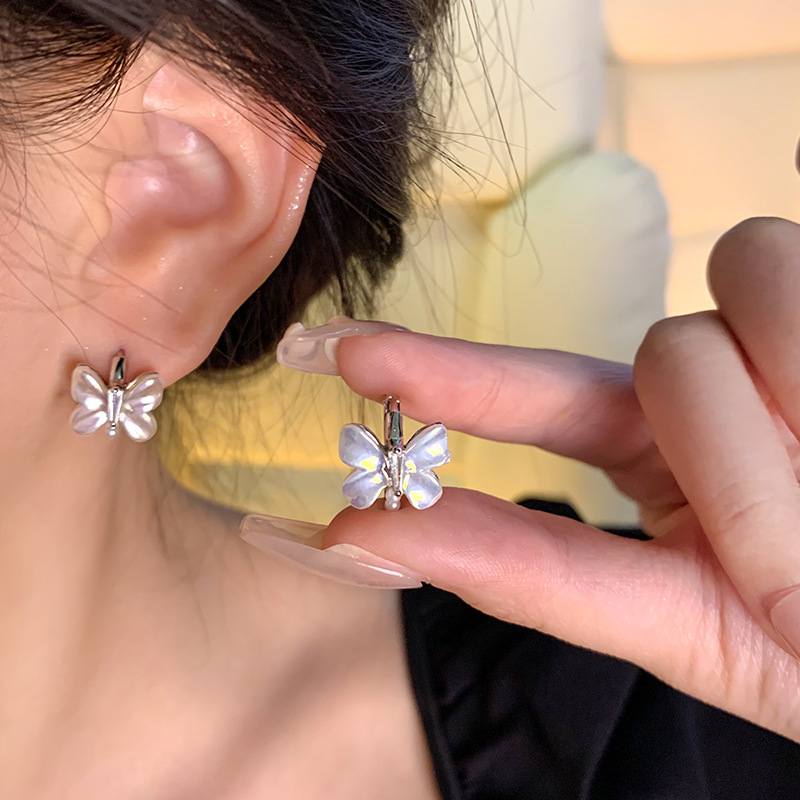 Korean style fashionable and high-end Zircon butterfly ear buckles for women 2024 new bestsellers, versatile and elegant light luxury earrings wholesale details Picture