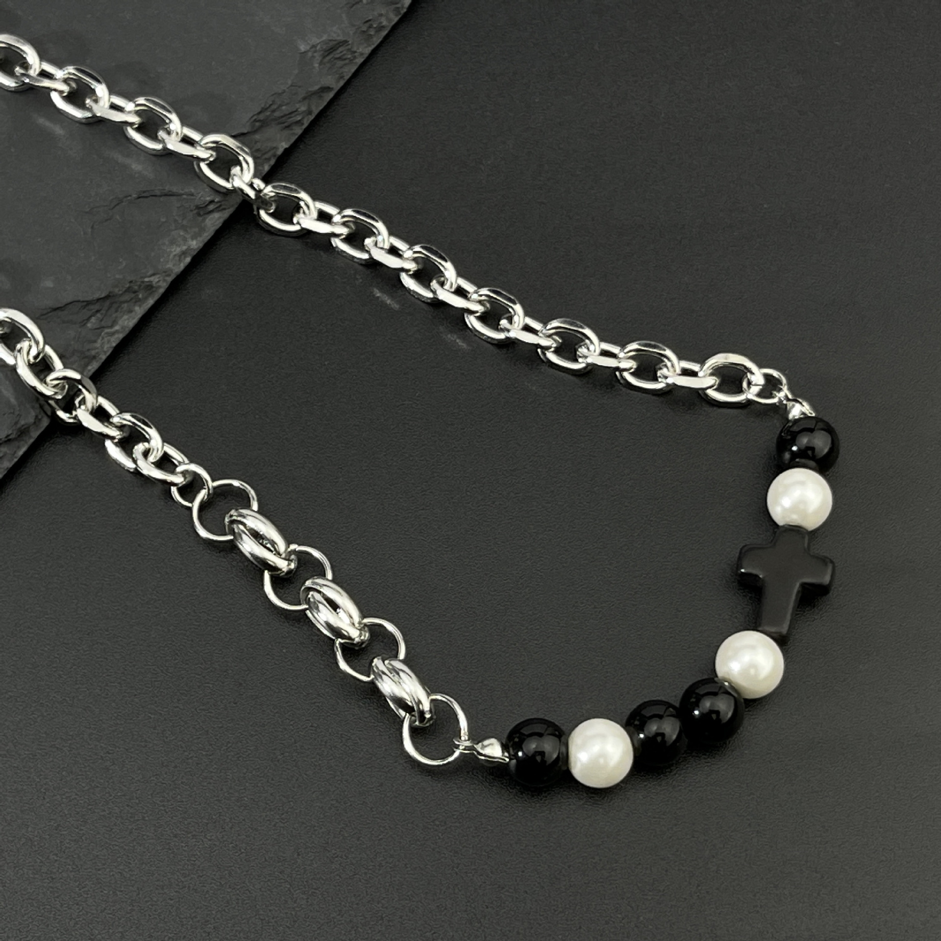 Wholesale of new hip-hop style square beaded titanium steel necklaces from Europe and America, which are niche, simple and individual Application Scenario