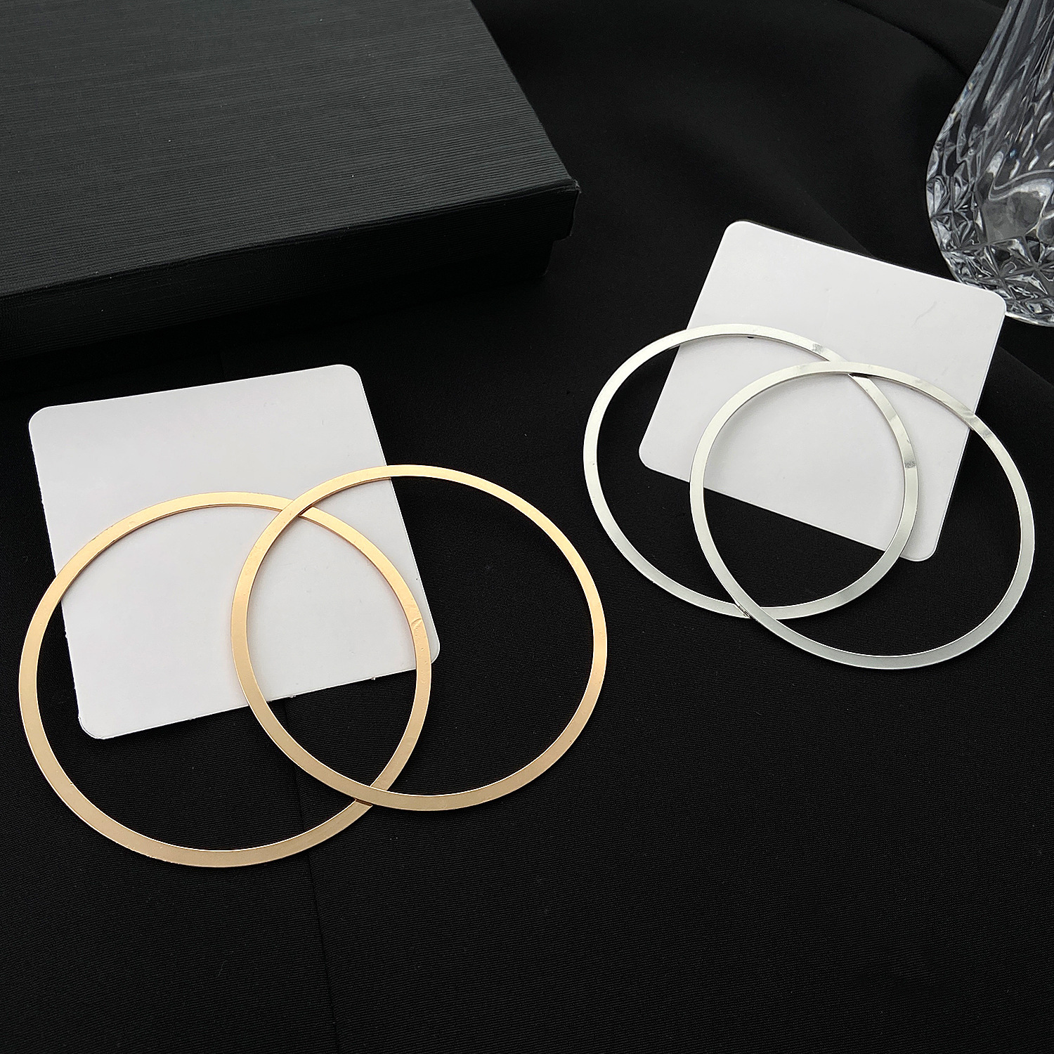 New cross-border exaggerated hollowed-out geometric earrings for women, European and American retro and simple design, round stud earrings factory wholesale Application Scenario
