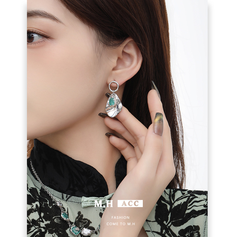 Original blue and green ice flower glass earrings, long and high-end zircon earrings, new autumn and winter fashion and versatile earrings for women Specification drawing