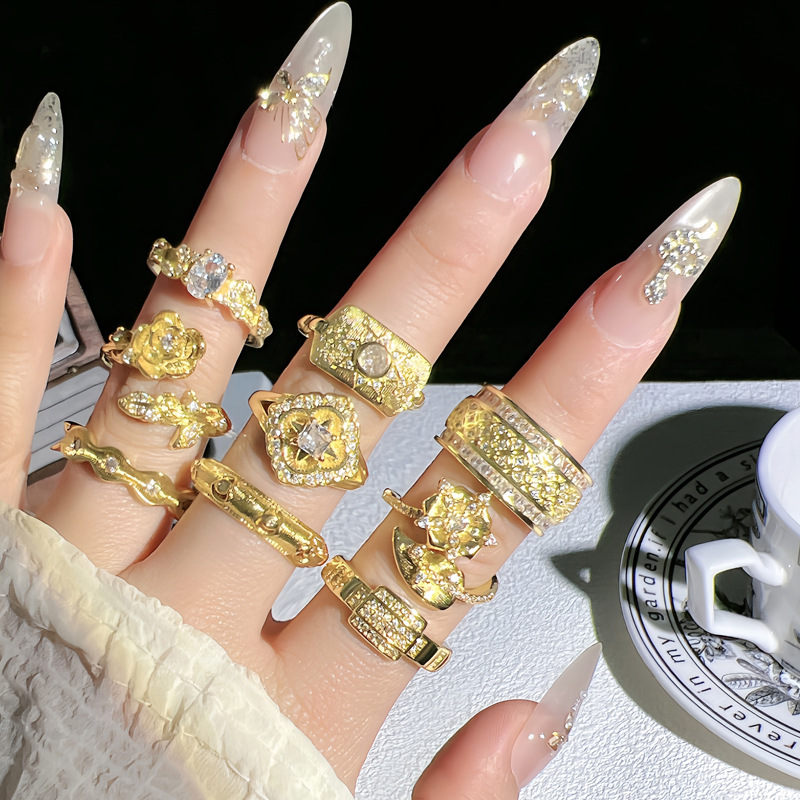 vintage floral brushed court retro light luxury ring, a niche, exquisite and high-end geometric ring full figure