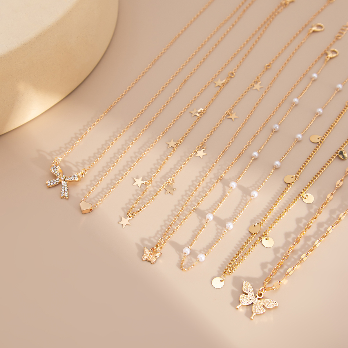 European and American cross-border jewelry, fashionable butterfly alloy pendant collarbone chain, simple and niche alloy necklace set Application Scenario