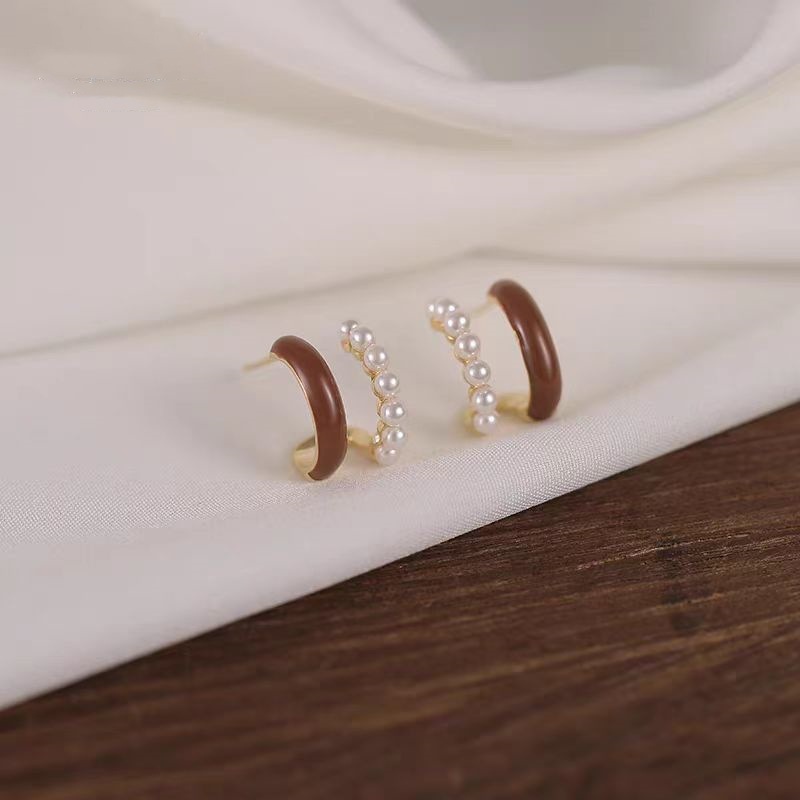 Ultra-exquisite pearl stud earrings, unique feminine charm earrings, C-shaped ear rings, high-end earrings, red earrings and accessories ~ details Picture