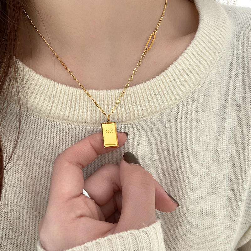 Xiaojintiao Fangpai necklace, a light luxury and niche titanium steel collarbone chain for women, is a trendy spring/Summer 2023 sweater chain accessory Specification drawing